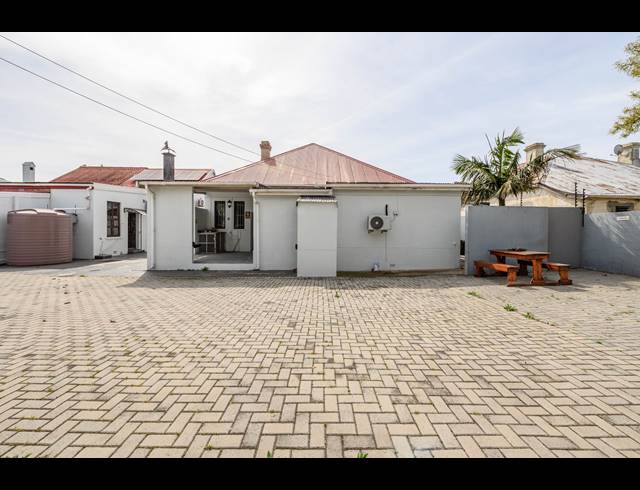 1,097M² BUILDING FOR SALE IN RICHMOND HILL